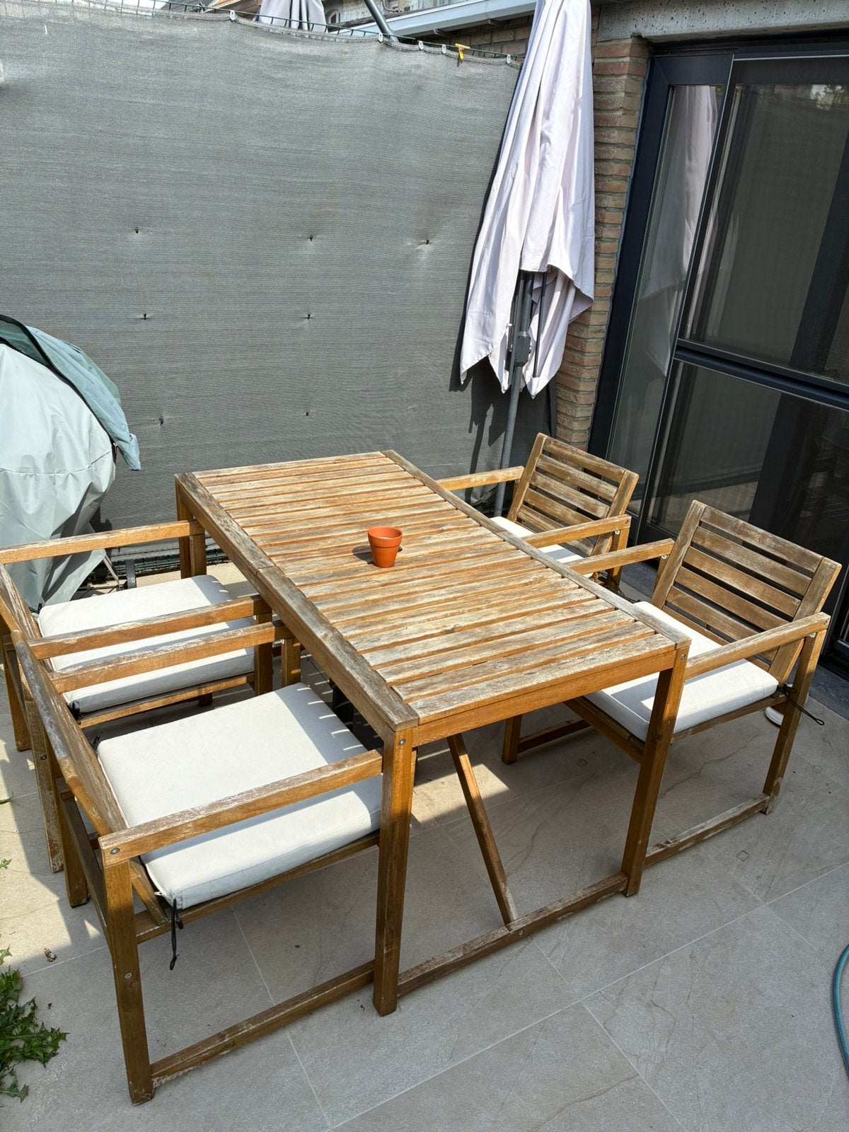 Tuintafel met 4 stoelen en parasol, Tuin en Terras, Tuinsets en Loungesets, Ophalen, 4 zitplaatsen, Eettafel, Zo goed als nieuw