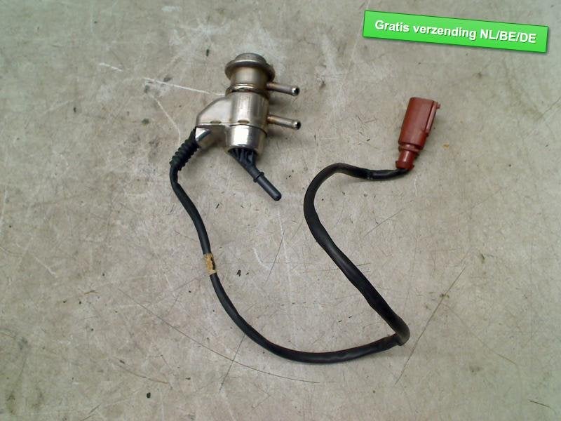 INJECTEUR ad blue Audi Q5 (8RB) (4H0131113B), Autos : Pièces & Accessoires, Auto-Union-Straße  1,
85057  Ingolstadt, DE, Info@audi.de