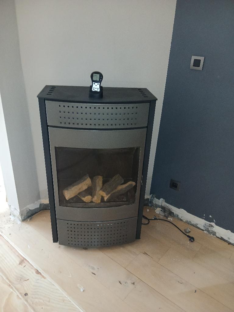 Well straler + 4 radiatoren op aardgas, Doe-het-zelf en Bouw, Verwarming en Radiatoren, Ophalen, Gebruikt