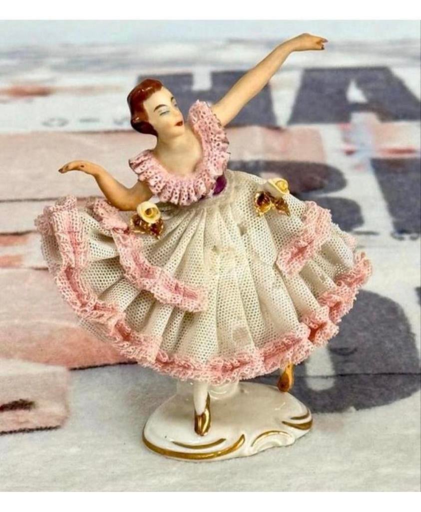 Vintage Alka Dresden Kant Porseleinen Dame Beeldje duitsland, Antiek en Kunst, Ophalen of Verzenden