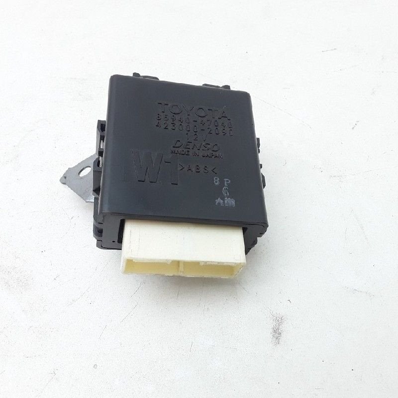 RELAIS Toyota Prius Plus (ZVW4) (|8594047040|4230002090|), Gebruikt, Toyota