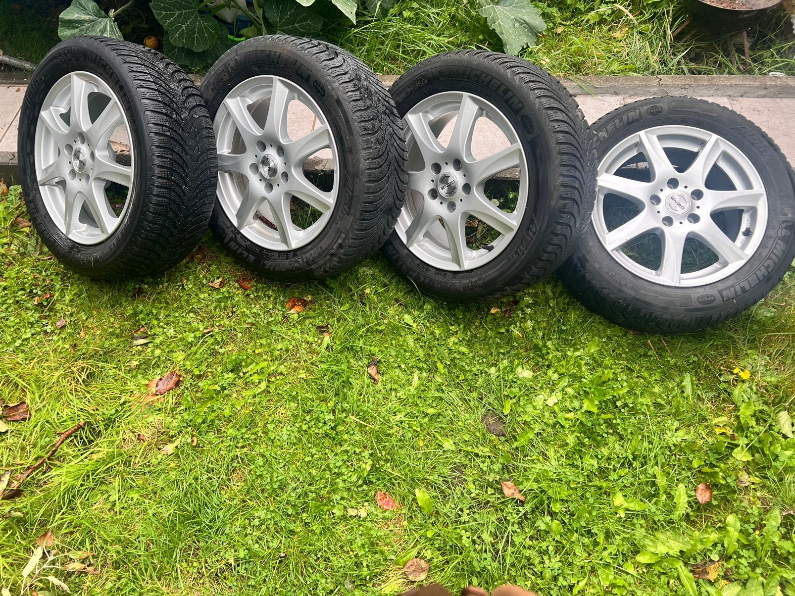 4 jantes ENZO en aluminium + pneus Michelin hiver 230€, Enlèvement, Pneu(s)