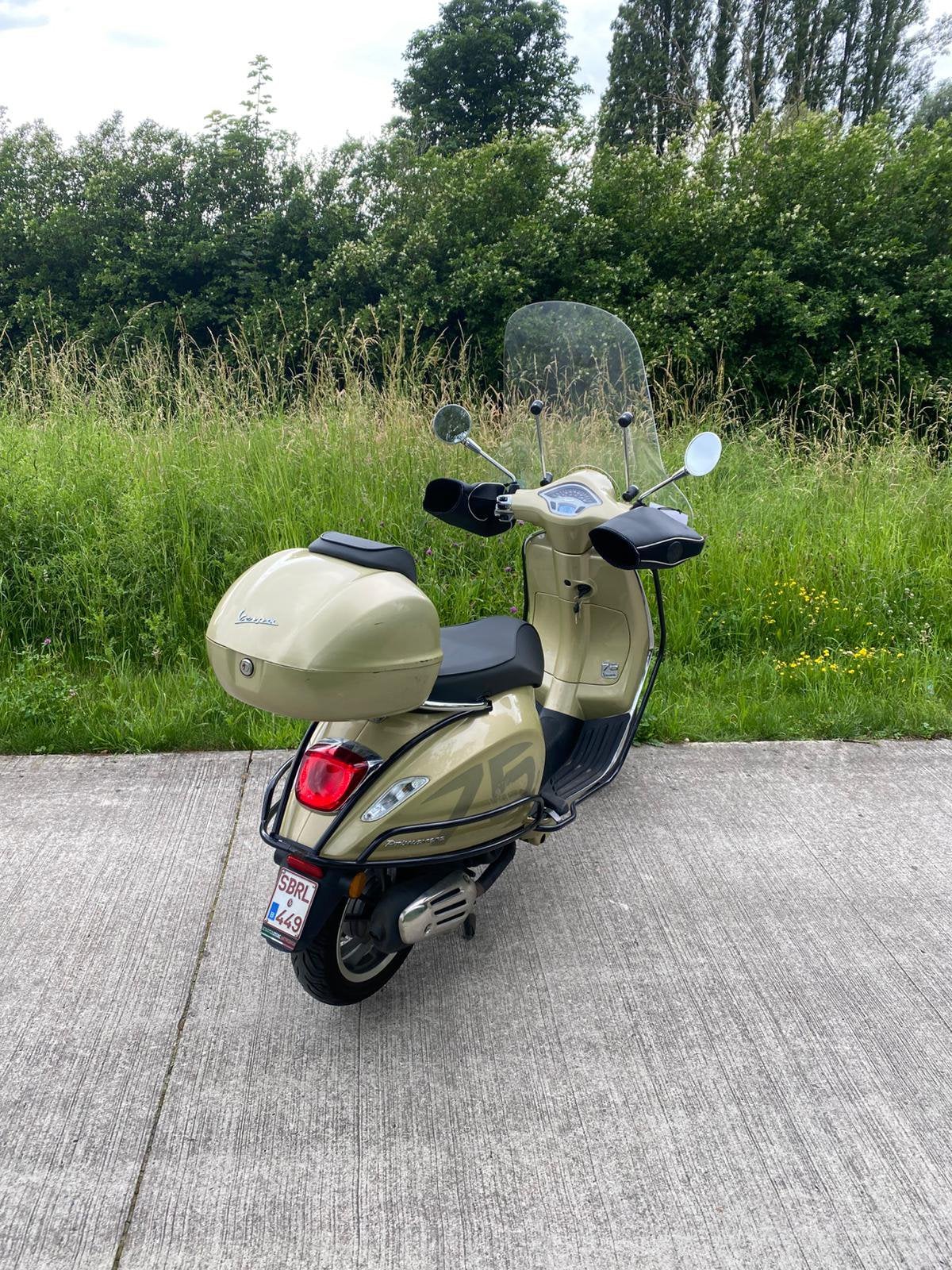 Vespa Primavera 75th anniversary edition, Fietsen en Brommers, Scooters | Vespa, Zo goed als nieuw, Klasse B (45 km/u), Benzine