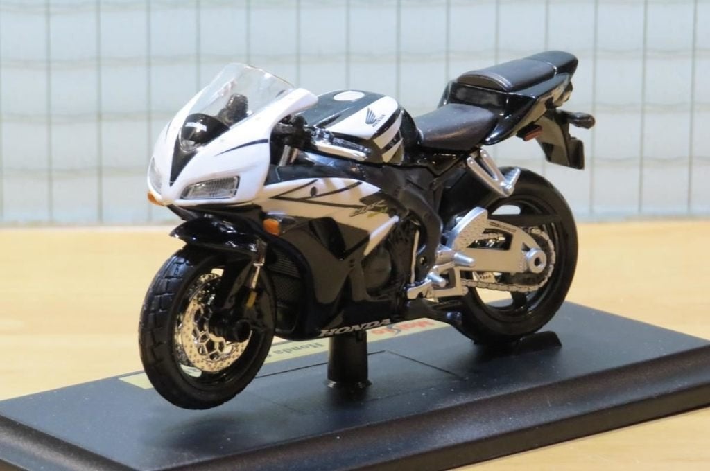 Honda CBR1000RR Fireblade zw/wt 1:18 maisto, Hobby en Vrije tijd, Modelauto's | 1:18, Ophalen of Verzenden, Nieuw, Motor, Maisto