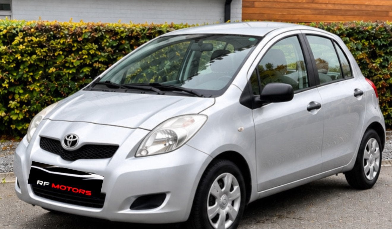 🔥TOYOTA YARIS 1.0 ESSENCE /2010 /111 000 KM /GARANTIE, Bedrijf, Yaris, Zilver of Grijs, 51 kW
