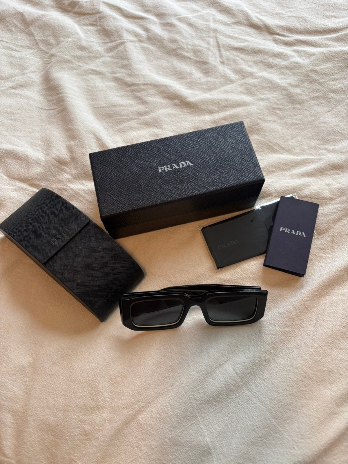 Prada Symbole, Ophalen of Verzenden, Gebruikt, Zwart, Zonnebril