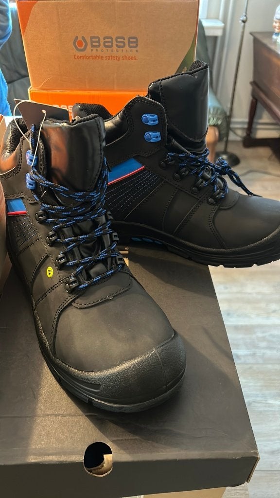 Hoge zwarte schoenen met ijzeren tip maat 44 en maat 42, Ophalen