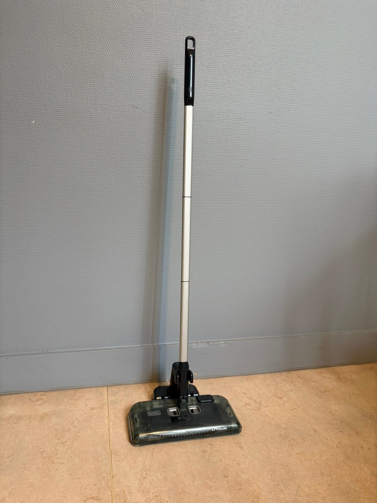 Balai Black+Decker, Enlèvement