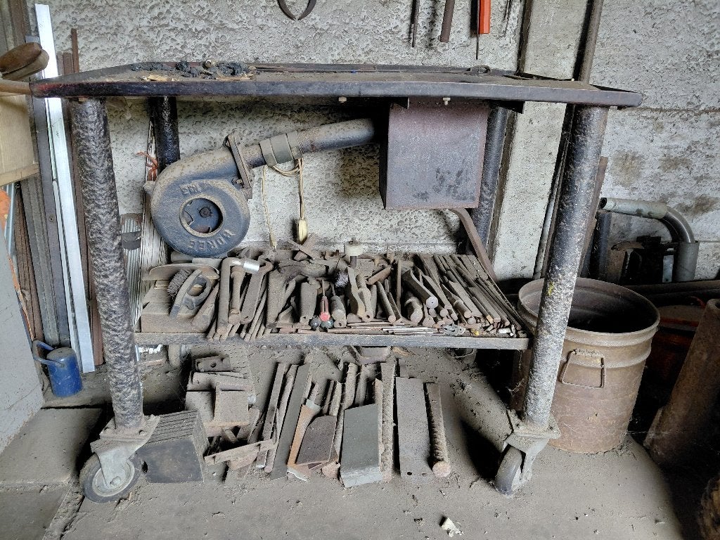 hobby smitsvuur en aambeeld te koop met toebehoren, Doe-het-zelf en Bouw, Ophalen, Gebruikt