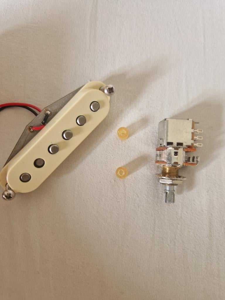 Fender - AM PRO II - capteur à chevalet + poussoir, Enlèvement