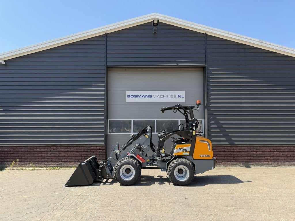 Giant G2300 HD minishovel NIEUW pro-inching, Articles professionnels, Machines & Construction | Grues & Excavatrices, Tobroco