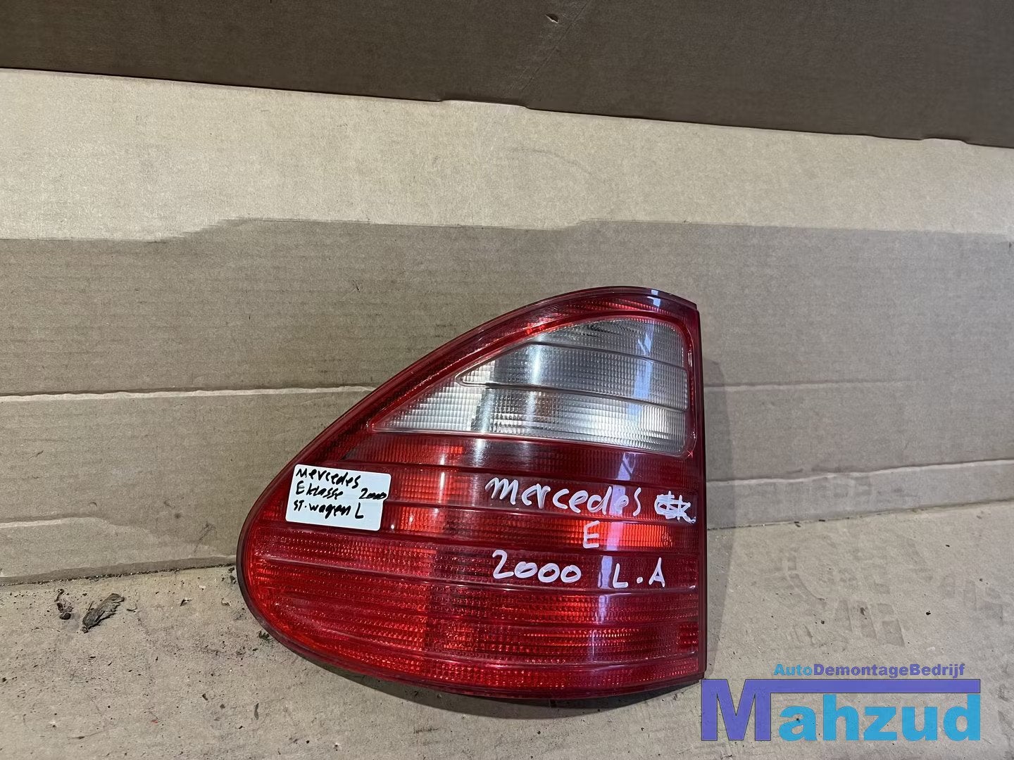 MERCEDES S210 T MODEL Links achterlicht left backlight, Gebruikt, Mercedes-Benz AG, Mercedes-Benz, Mercedesstrasse 120
70372  Stuttgart, DE