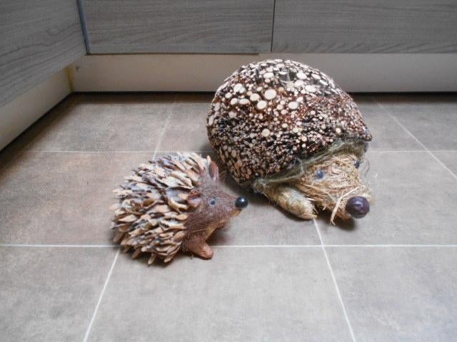 2 magnifiques hérissons de jardin/neufs, Enlèvement ou Envoi, Neuf, Bois