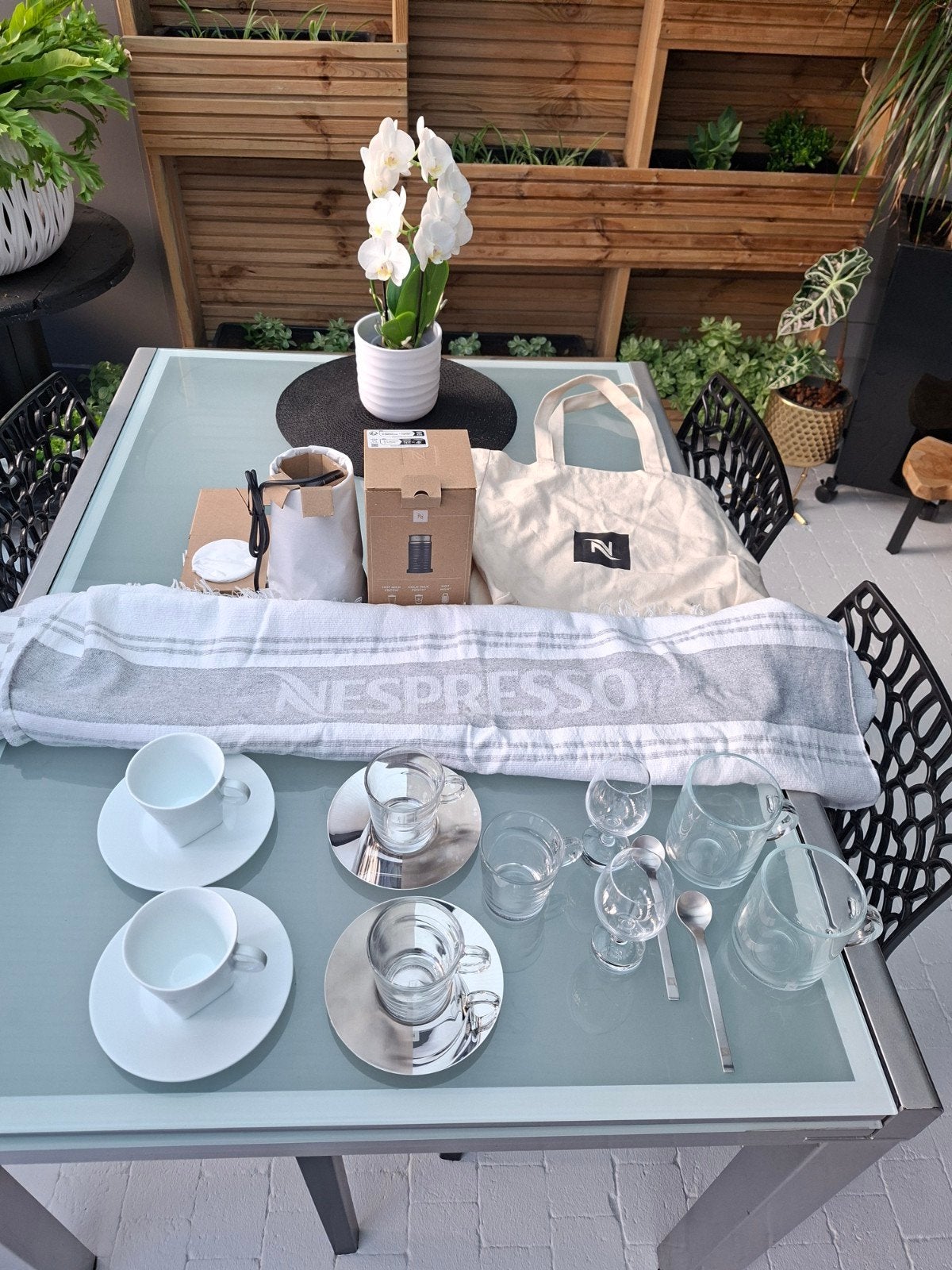 Mooi nespresso pakket bv strandlaken , glazen, draagtas enz, Huis en Inrichting, Keuken | Servies, Nieuw, Ophalen