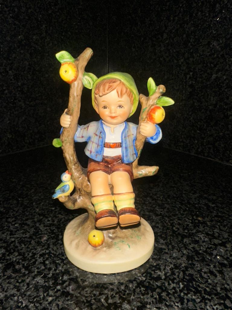 Appel tree boy hummel beeldje, Ophalen of Verzenden, Zo goed als nieuw