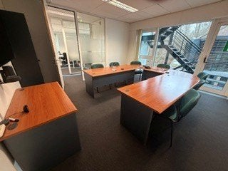 Grote vergadertafel met stoelen, Ophalen, Gebruikt