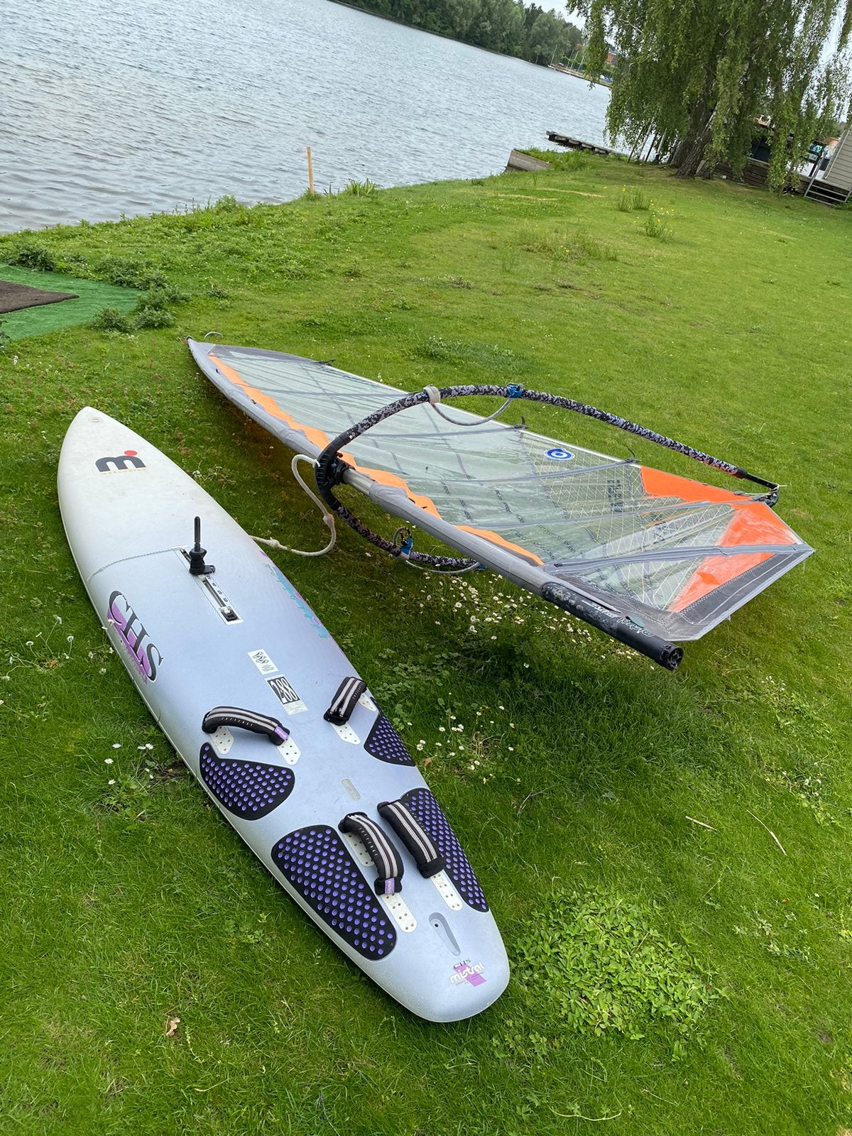 Windsurfset met 2 Mistral Surfborden en Neilpryde 2 zeilen, Watersport en Boten, Windsurfen, Ophalen, Gebruikt, Mistral, Vin