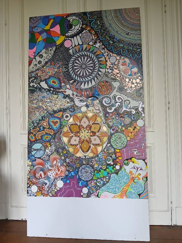 Dessins à l'encre sur une porte en bois / Oeuvre d'art, Enlèvement