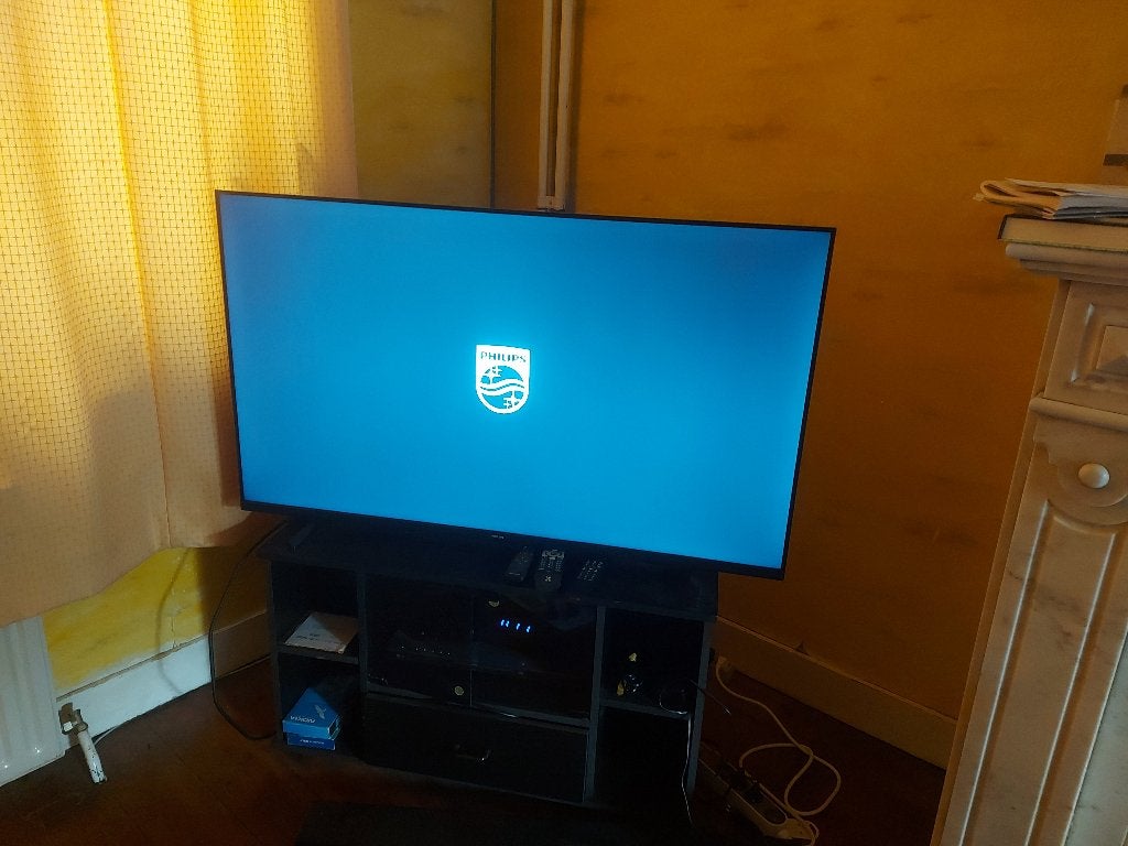 Tv Philips- meuble dessous et sound barre Edenwood, Ophalen, Philips, LED, Zo goed als nieuw