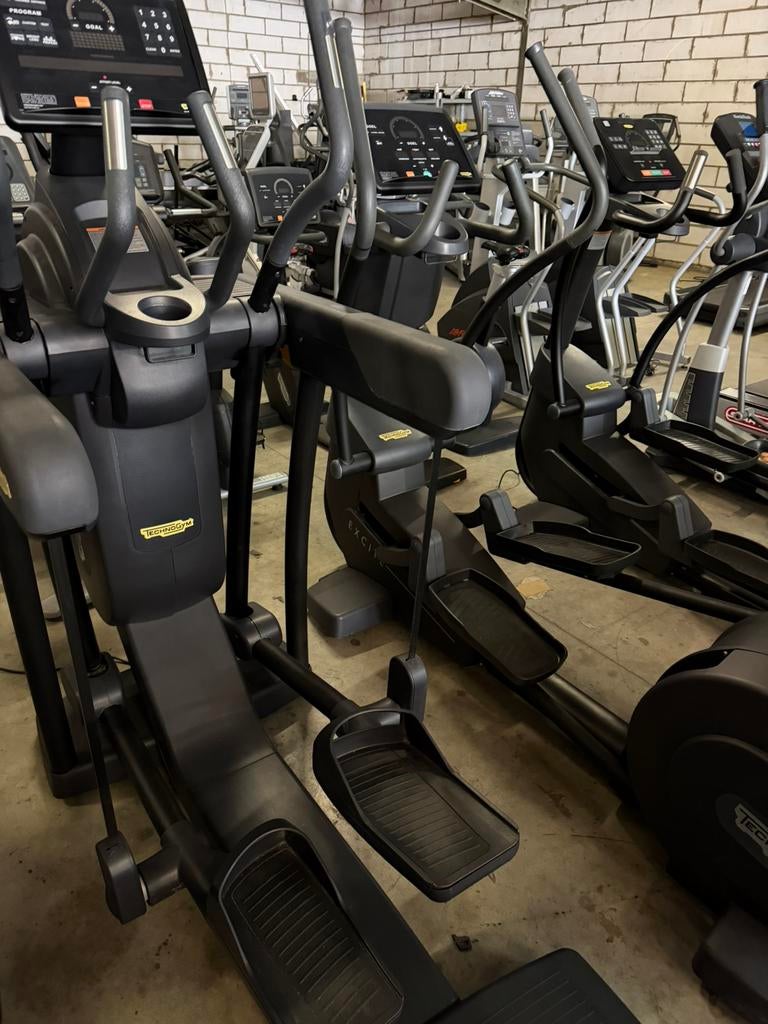 TECHNOGYM EXCITE 700 VARIO CROSSTRAINER, Enlèvement ou Envoi, Comme neuf
