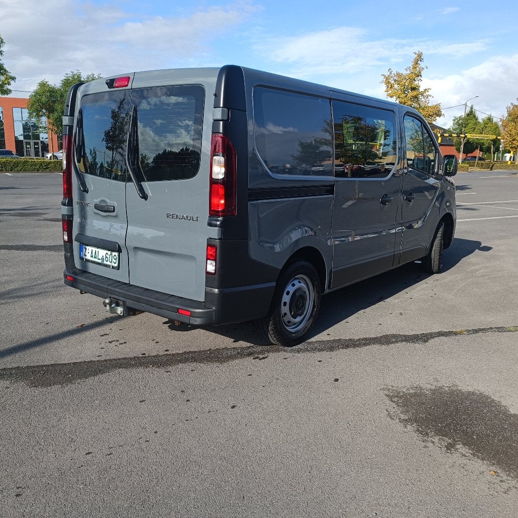 renault trafic dubbele cabine 6 plaatsen ,47500km, https://public.car-pass.be/vhr/8925885c-e80c-443d-a01c-46e61d01f413, Stof, 199 g/km