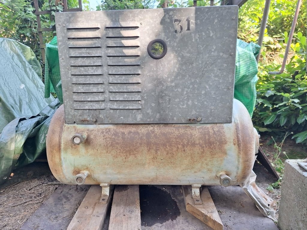 Compresseur ancien, Bricolage & Construction, Compresseurs, 100 litres ou plus, Enlèvement, Utilisé, 10 bars ou plus