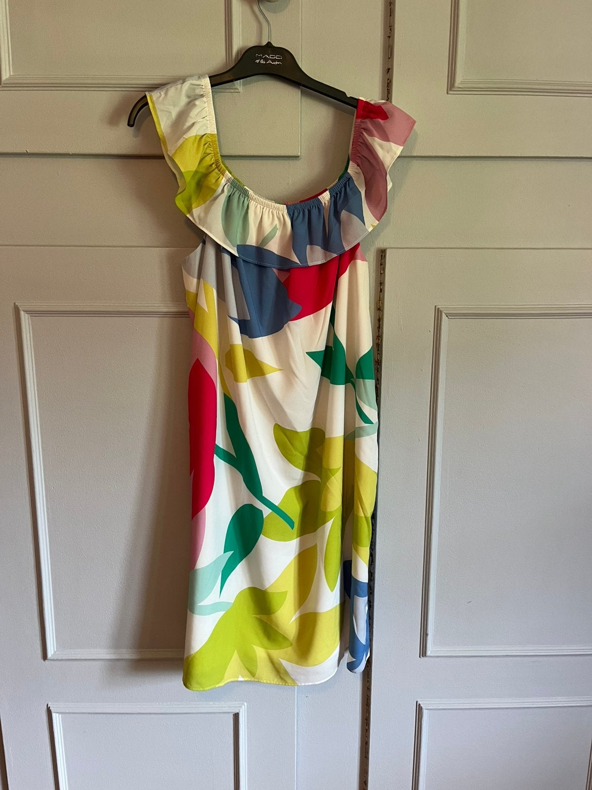 Gekleurd kleed off shoulder atmos, Kleding | Dames, Ophalen of Verzenden, Zo goed als nieuw, Maat 46/48 (XL) of groter, Zwart