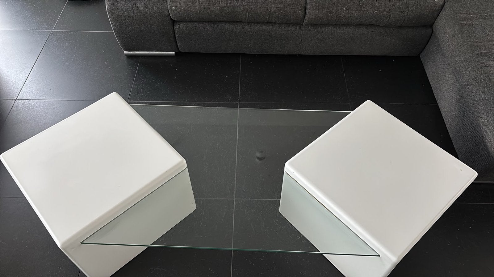 Design salontafel met glazen blad, Huis en Inrichting, Ophalen, Zo goed als nieuw