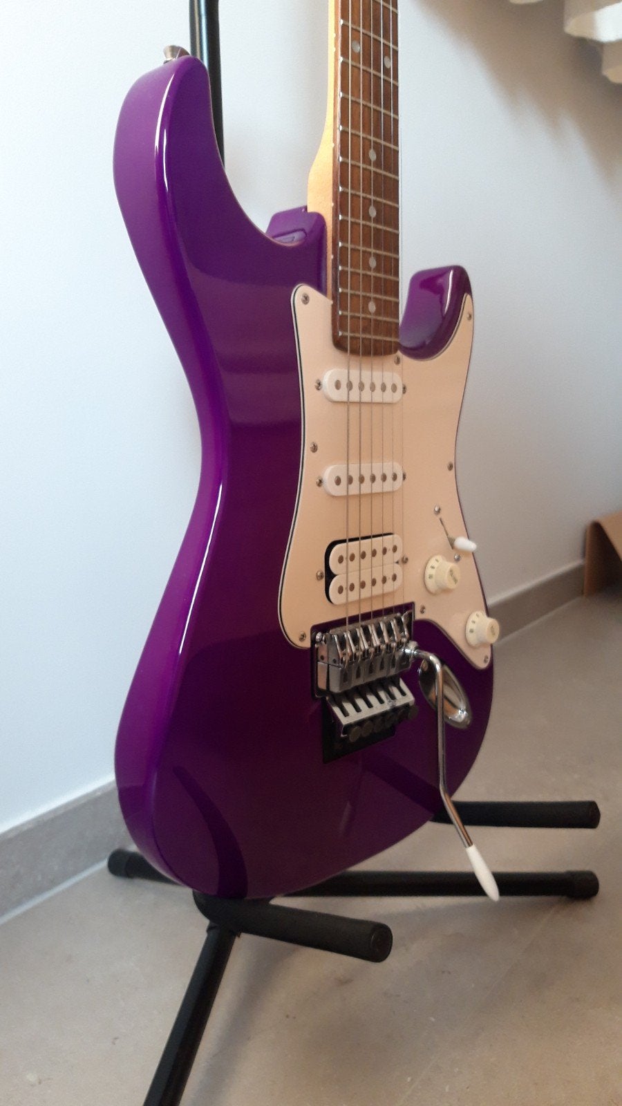 Squier Stagemaster HSS CY99 (Stratocaster) by Fender - Floyd, Enlèvement, Comme neuf, Solid body, Fender