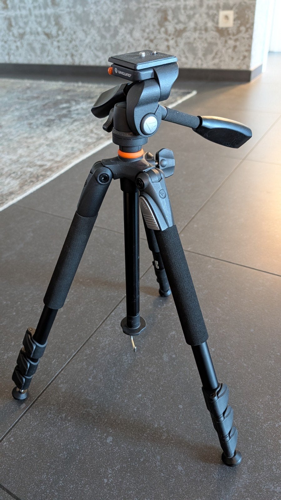 Vanguard Alta 204AP reis statief, TV, Hi-fi & Vidéo, 125 à 150 cm, Enlèvement ou Envoi, Comme neuf, Vanguard