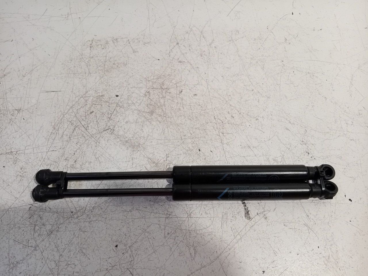 Gasdrukveerset achter Fiat 500, Onderdelen@venauto.nl, Van der Ven Autorecycling B.V., Ettenseweg 76, 4706 PB Roosendaal, The Netherlands