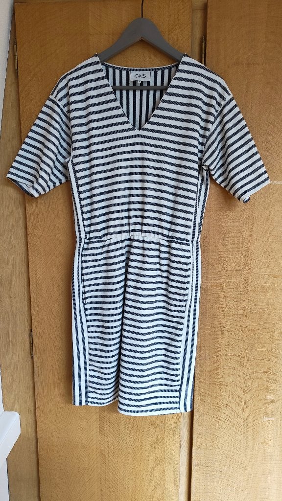 CKS - zomerkleed met halve mouwen- gestreept (wit-blauw), Verzenden, Wit, Zo goed als nieuw, Knielengte