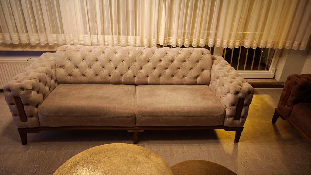 Sofas 2* 3 zitplaatsen en 1 zitplaats. Zeer verfijnd, Zo goed als nieuw, Stof