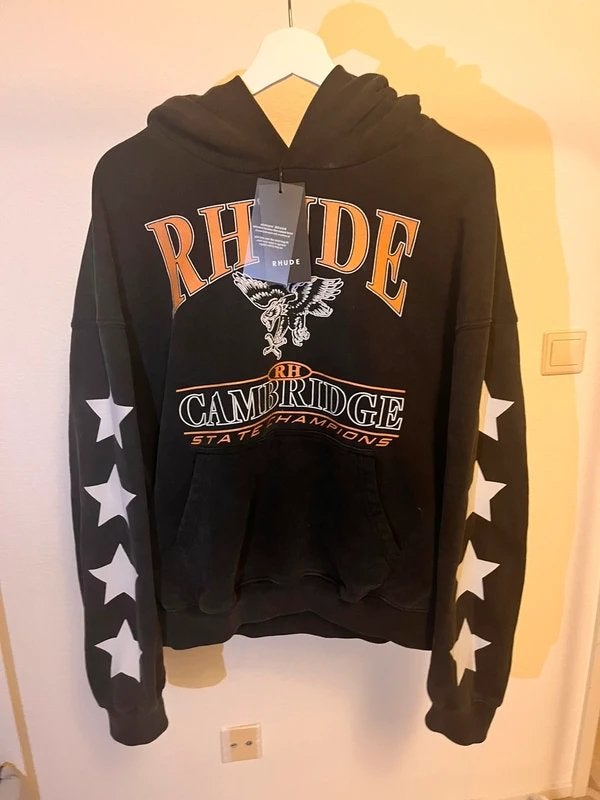 RHUDE Cambridge State Champions Hoodie – Nieuw met kaartje, Kleding | Heren, Truien en Vesten, Ophalen of Verzenden, Zo goed als nieuw