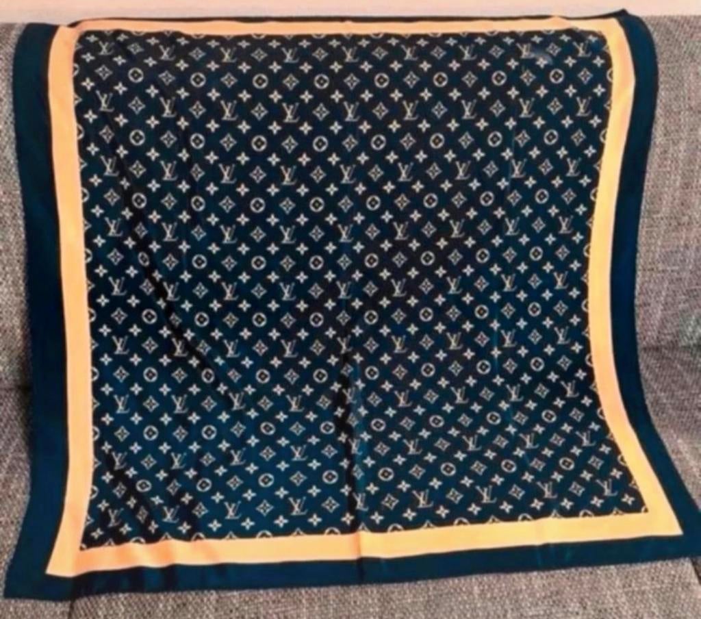 Louis Vuitton zijde sjaal vintage jaren 80, Kleding | Dames, Verzenden, Zo goed als nieuw, Sjaal