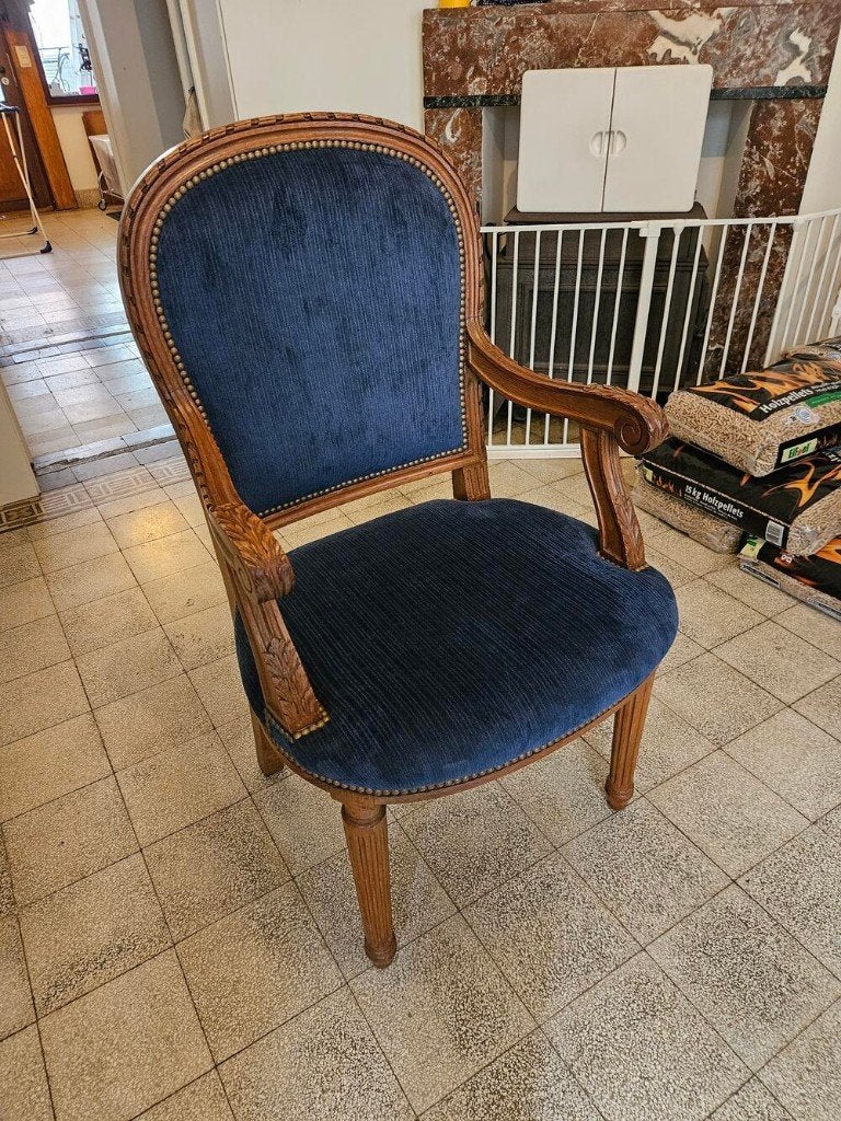 Chairs with new fabric polstering, Maison & Meubles, Bois, Comme neuf, Deux, Enlèvement