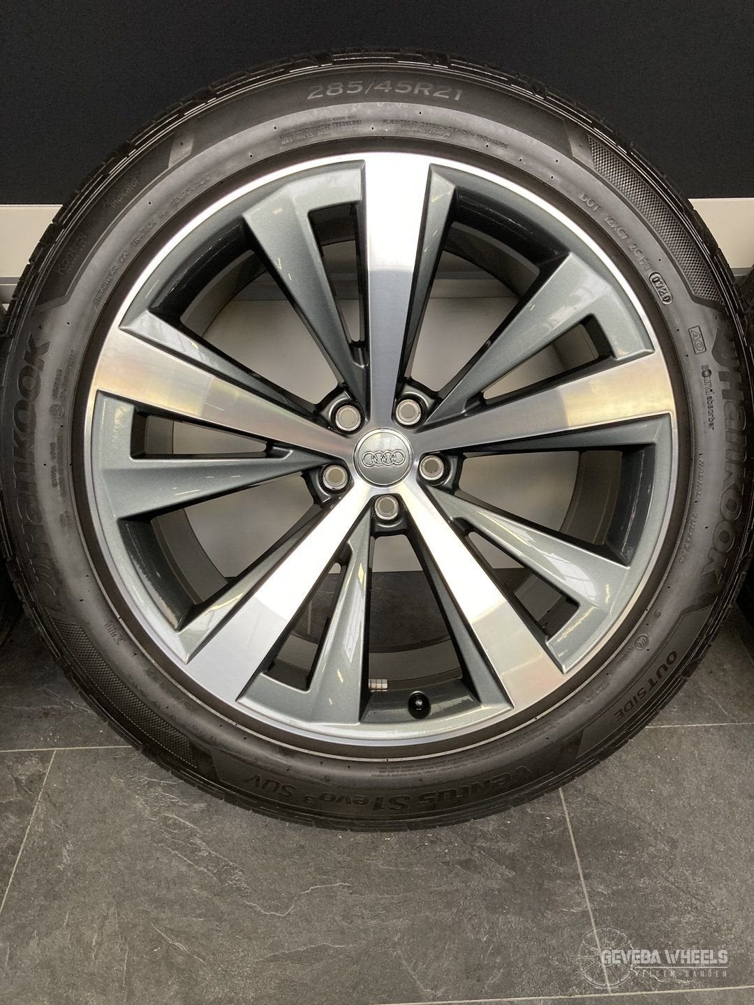 21” originele Audi Q8 / SQ8 velgen + banden 4M8 601 025AA, Pneus et Jantes, 285 mm, Véhicule de tourisme, Pneus été