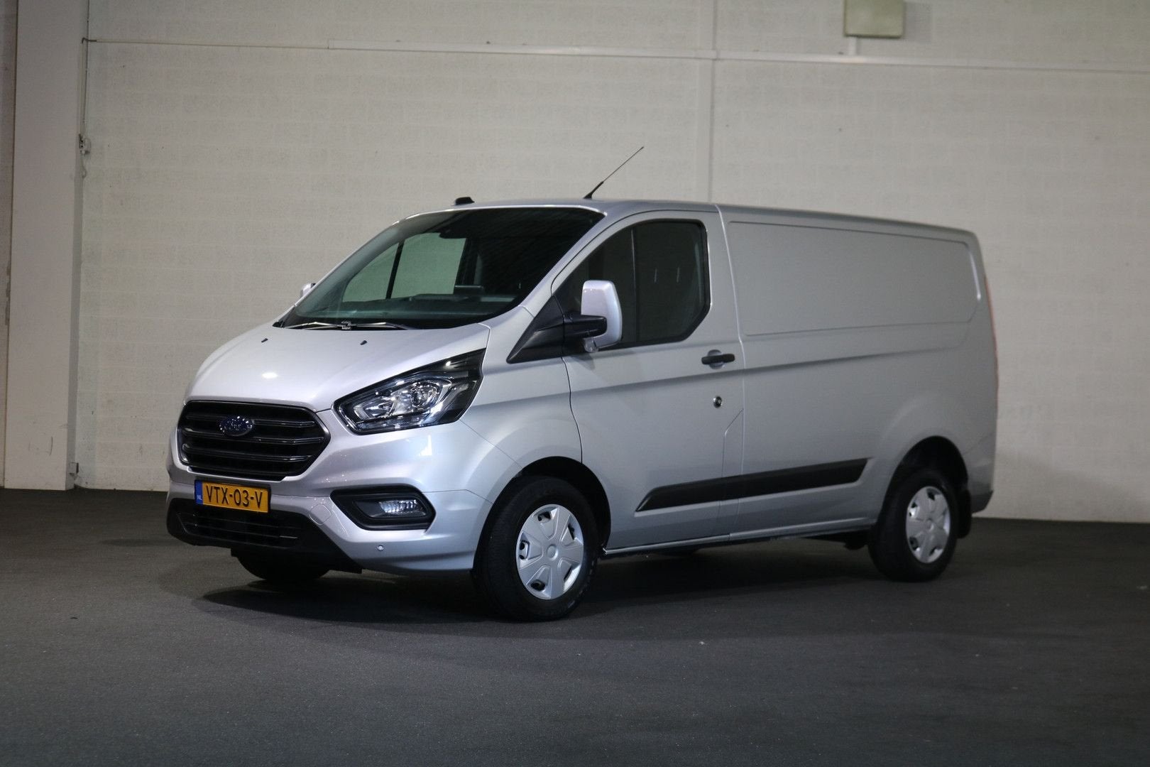 Ford Transit Custom 2.0 TDCI L1 H1 Airco Navigatie Camera Ac, Ford, Zilver of Grijs, 193 g/km, Te koop