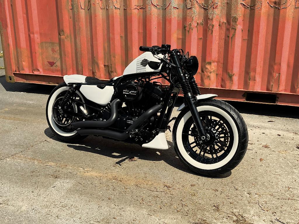 Harley 1200 Forty Eight White Bobber Nieuw One of One, 2 cilinders, Sportuitlaat, Nieuw, Particulier