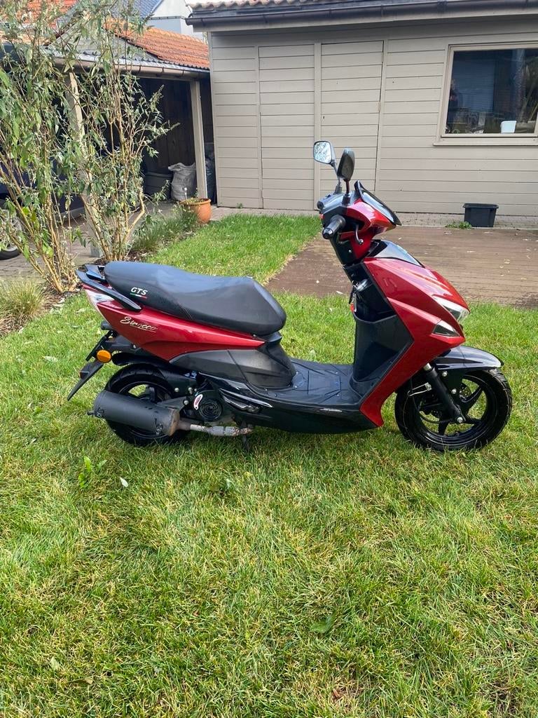 Sirocco gts scooter, Fietsen en Brommers, Scooters | Overige merken, Ophalen, Zo goed als nieuw