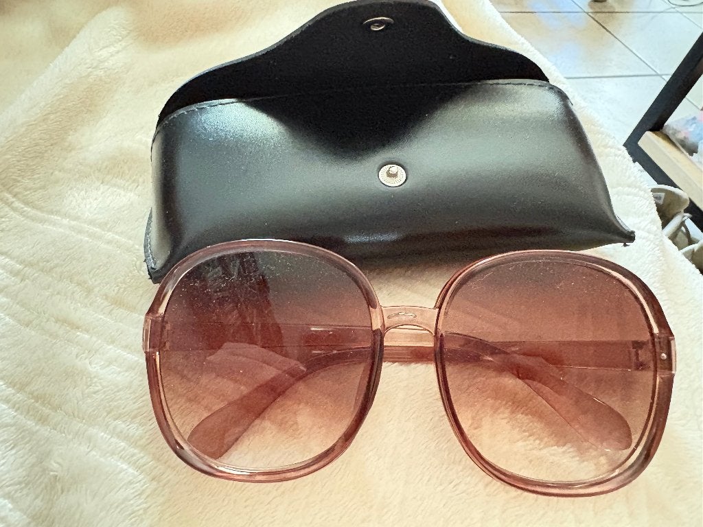 Lotje zonnenbrillen, Handtassen en Accessoires, Zonnebrillen en Brillen | Dames, Zonnebril, Overige kleuren, Nieuw, Ophalen