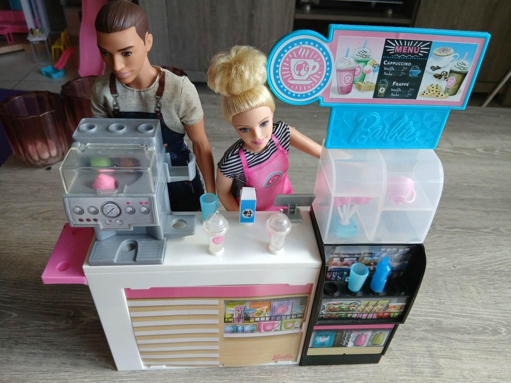 Barbie koffiebar, Ophalen, Barbie