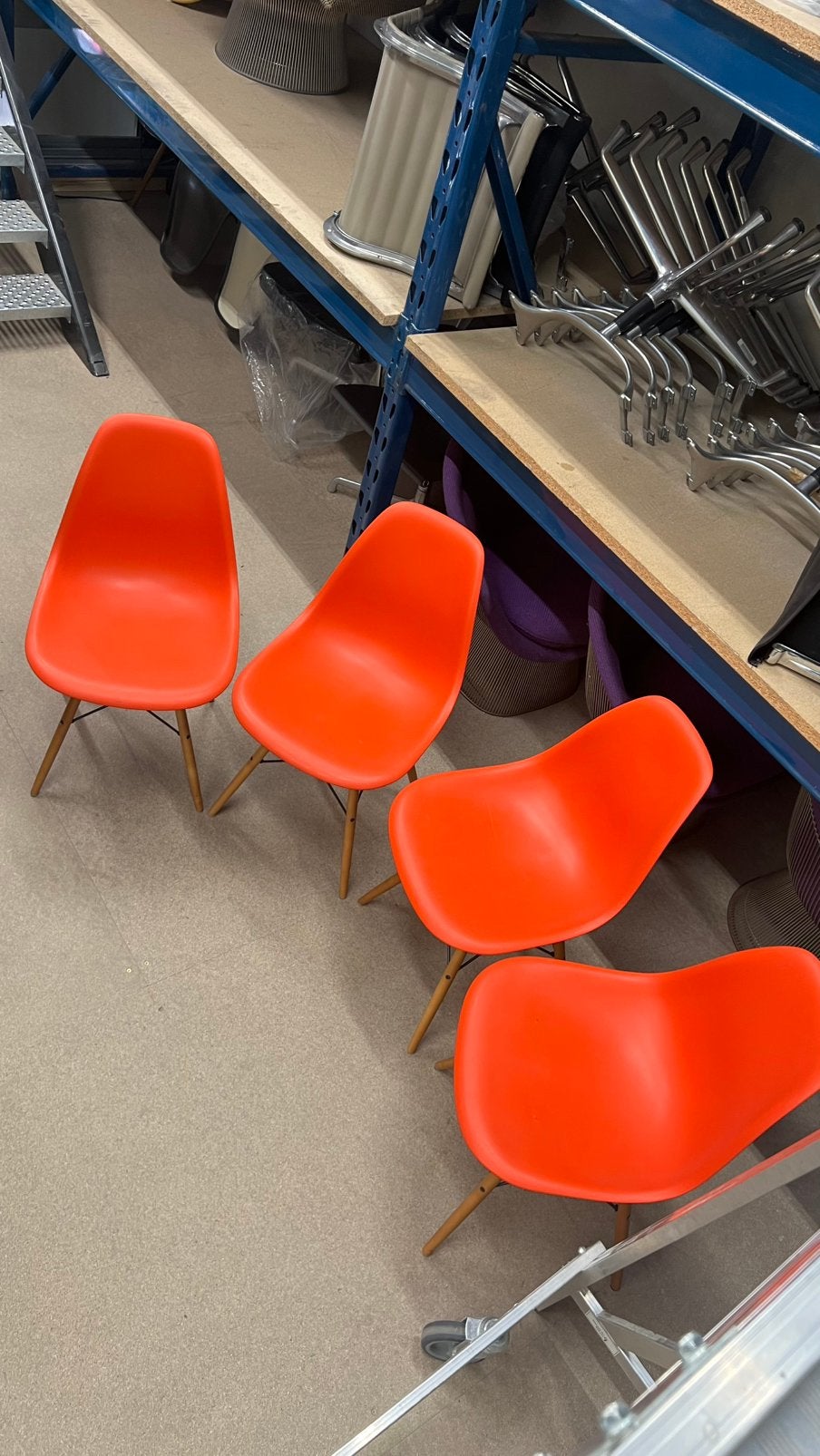 Eames DSW oranje 4x stoelen, Autres couleurs, Comme neuf, Synthétique, Enlèvement