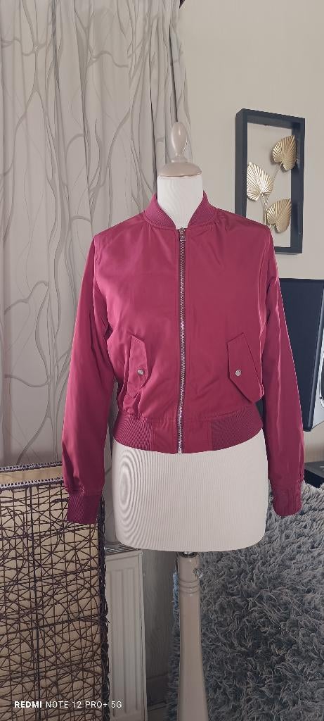 Veste courte bordeaux Bershka T.M., Neuf, Taille 38/40 (M), Enlèvement ou Envoi, Autres couleurs