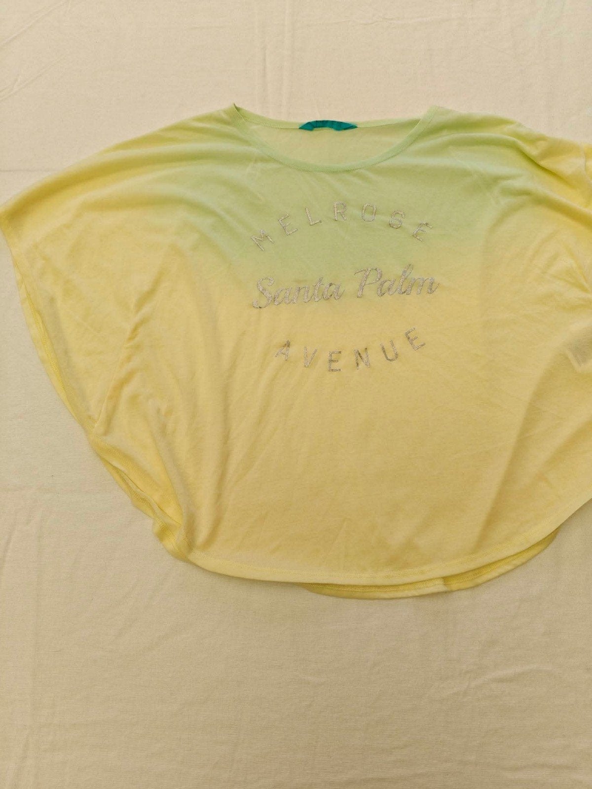 T-shirt H&M jaune pastel XS/S – inscription Santa Palma, Kleding | Dames, T-shirts, H&M, Geel, Ophalen of Verzenden, Zo goed als nieuw
