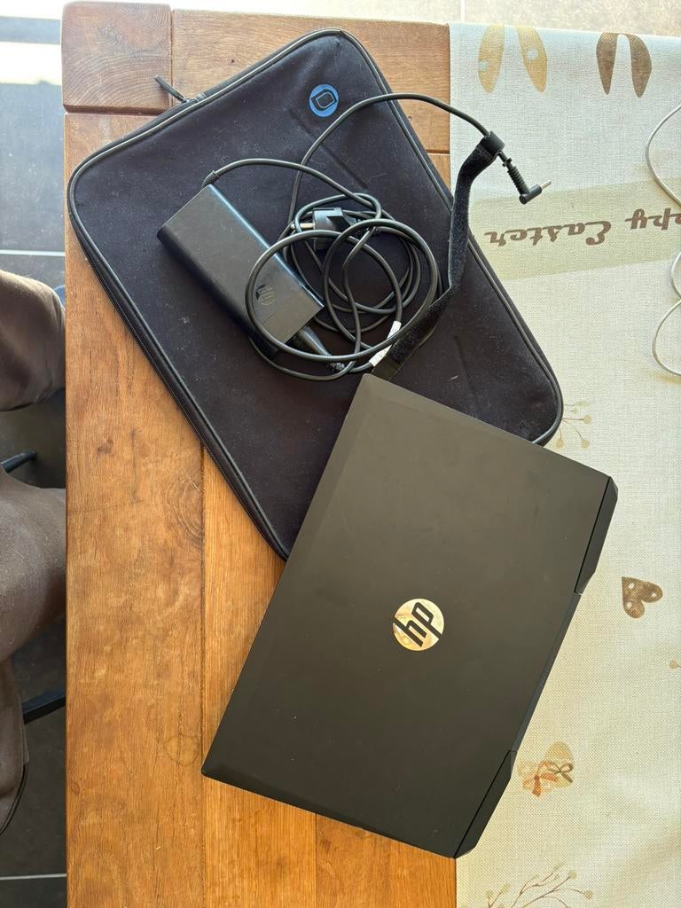 HP Gaming laptop 15 inch + laptophoes inbegrepen, Comme neuf, Gaming, SSD, Azerty