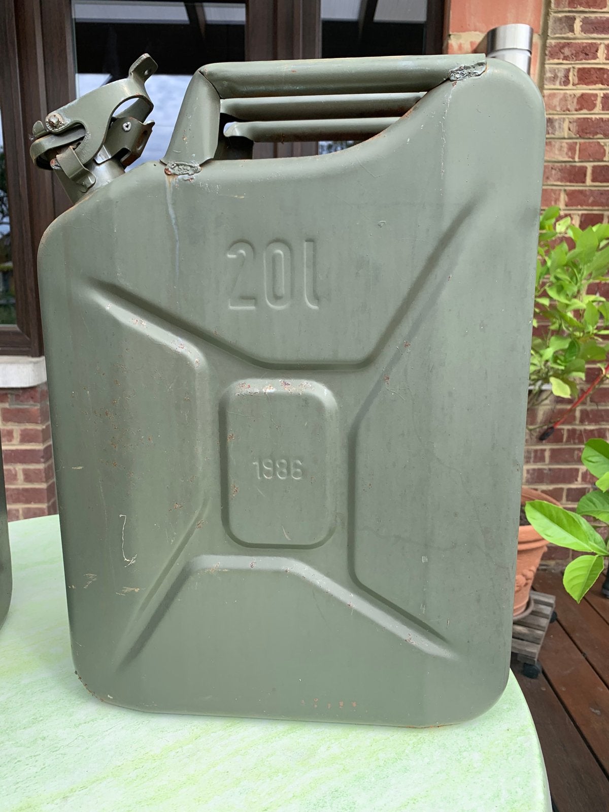 Bidons 20l 1986, Enlèvement