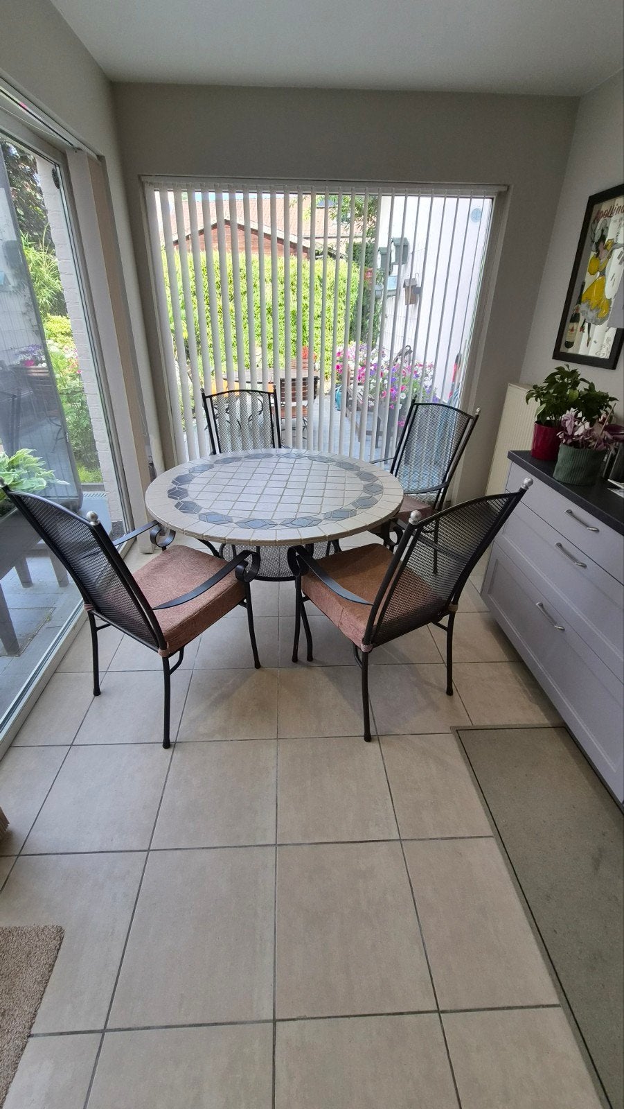 Titre : Salon de jardin complet "Sun Garden" – Table ronde m, Jardin & Terrasse