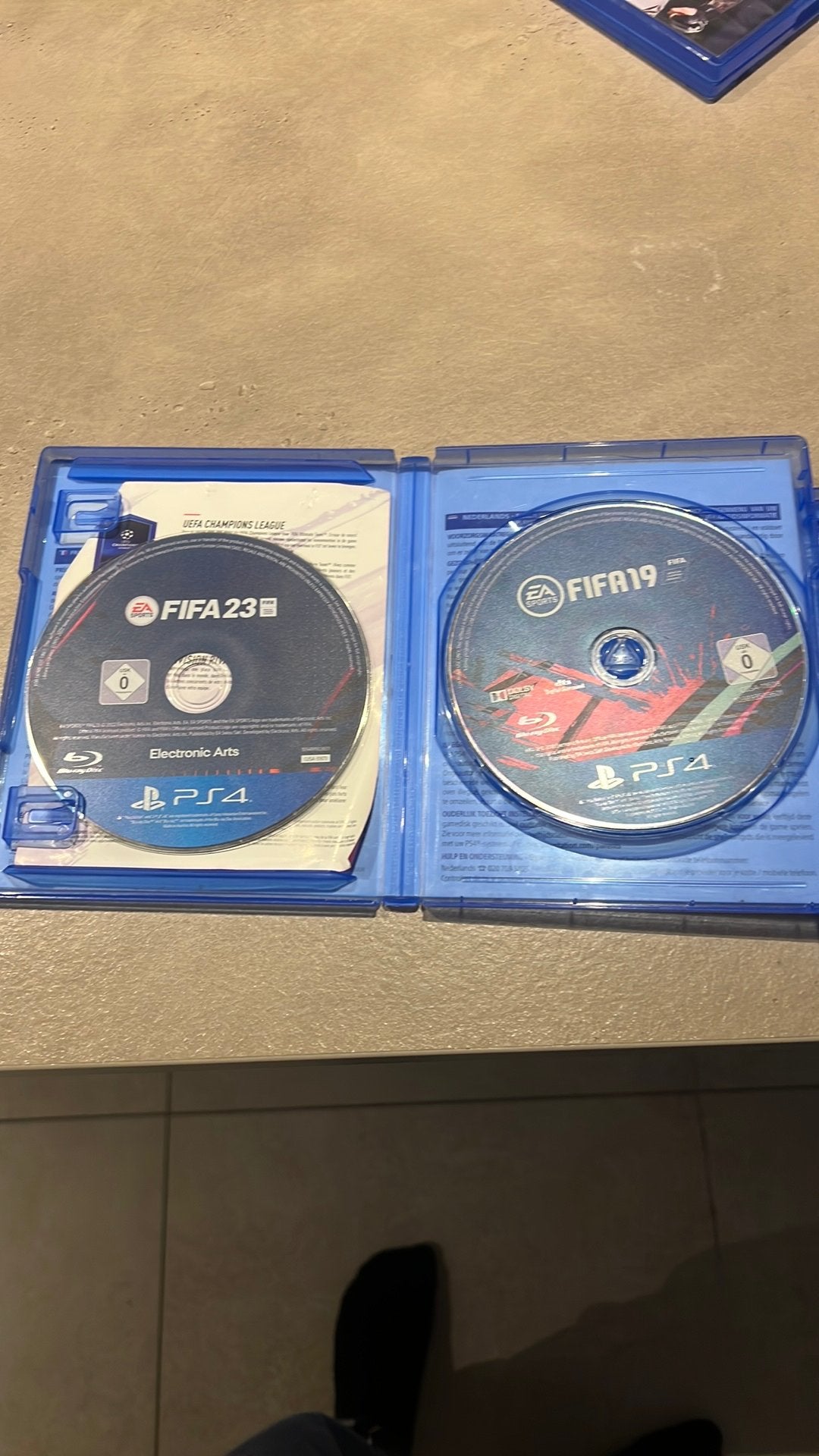 PlayStation 4 spelen fifa 19 fifa 23 en Spider-Man, Enlèvement, Comme neuf