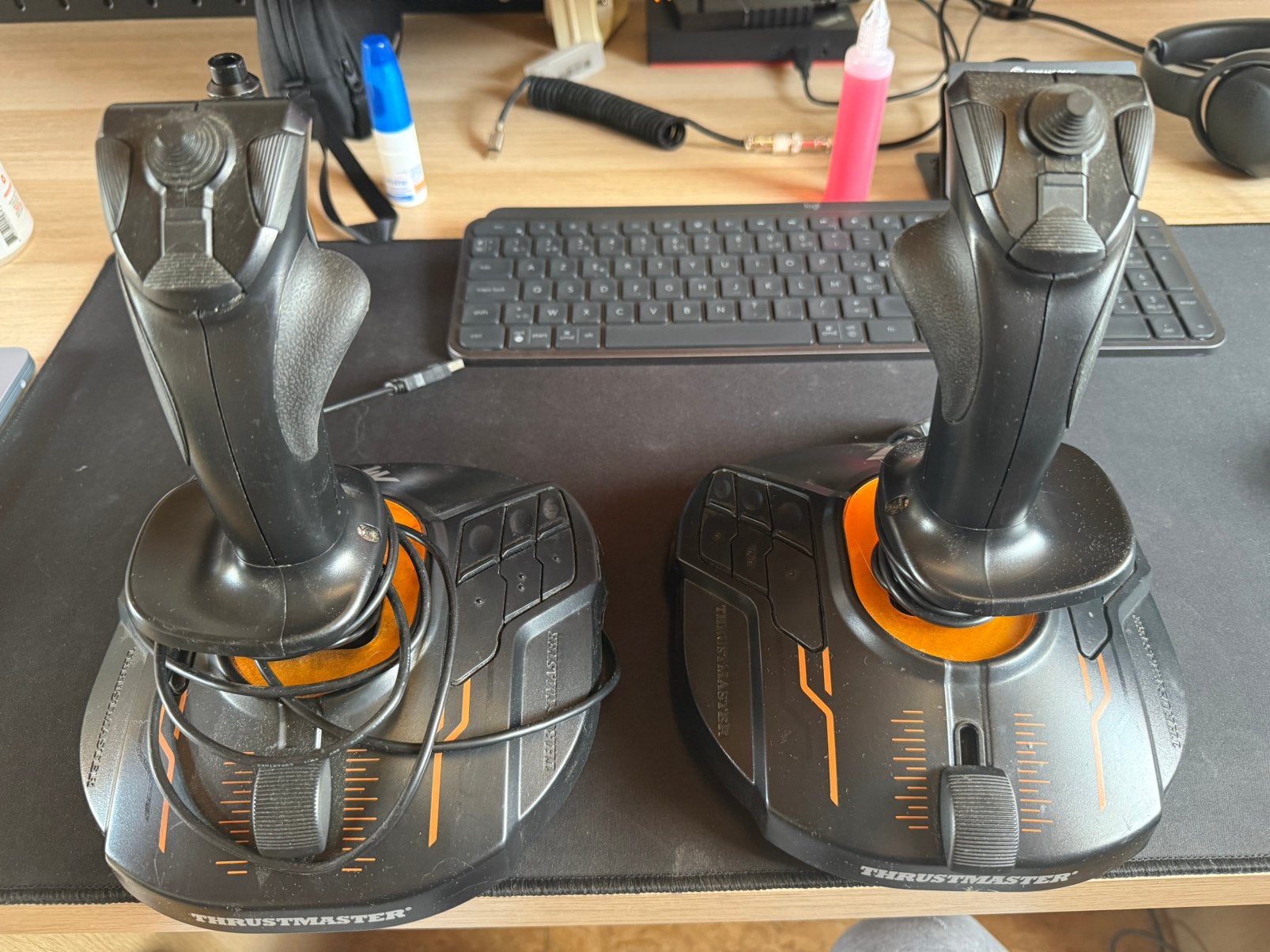 Pack de 2 joysticks Thrustmaster, Informatique & Logiciels, Joysticks, Enlèvement, Comme neuf